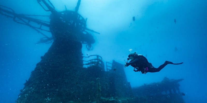 aussiebucketlist.com.au - Ex-HMAS Swan Wreck Double Dive Experience - 1