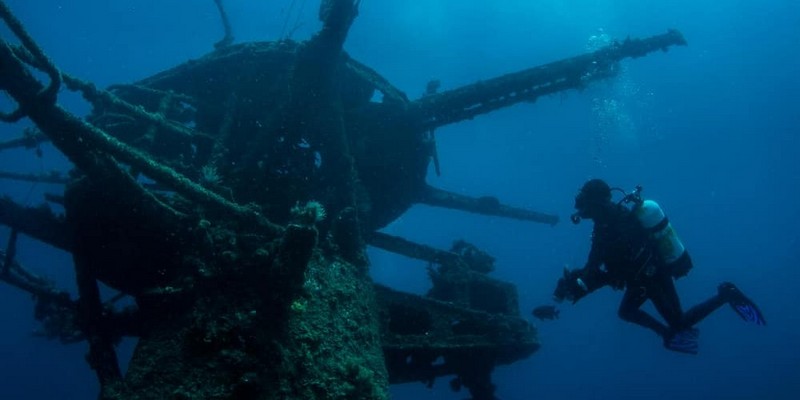 aussiebucketlist.com.au - Ex-HMAS Swan Wreck Double Dive Experience - 6