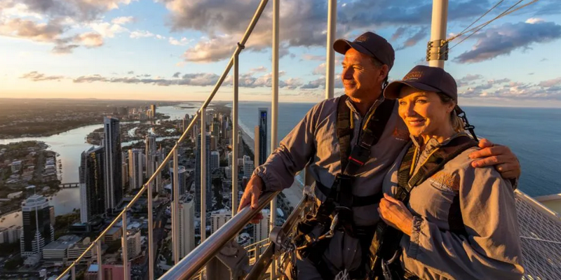 aussiebucketlist.com.au - SkyPoint Twilight Climb - 1