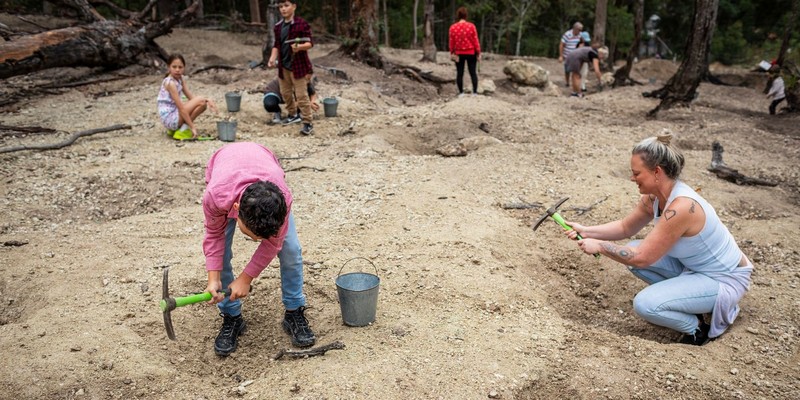 aussiebucketlist.com.au - Thunder Egg Gem Fossicking - 2