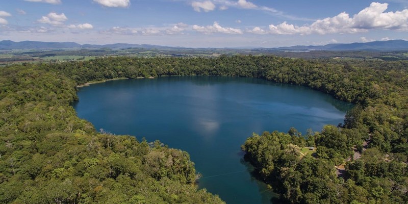aussiebucketlist.com.au - Lake Eacham - 1