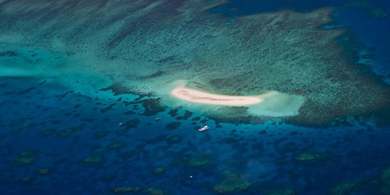 aussiebucketlist.com.au - Fly & Sail Cairns Great Barrier Reef Package - 3