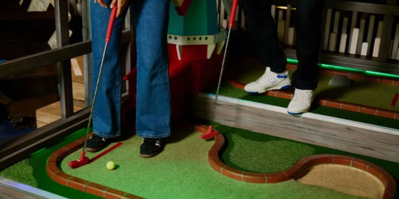 aussiebucketlist.com.au - Holey Moley Mini Golf Surfers Paradise - 4