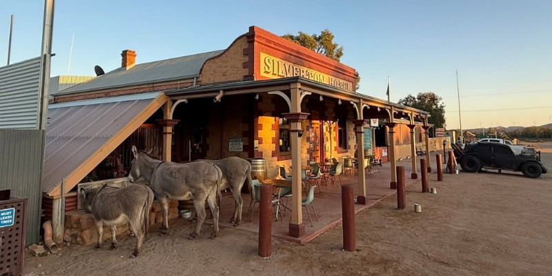 aussiebucketlist.com.au - Silverton Hotel - 1